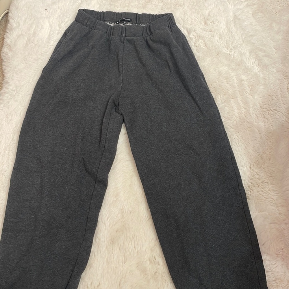 Charcoal gray Brandy Melville rosa sweatpants